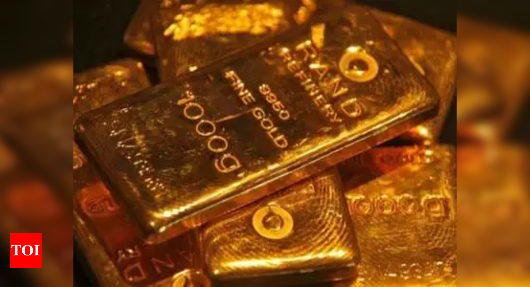 Gold worth Rs 1.20 crore seized from duo in Hyd