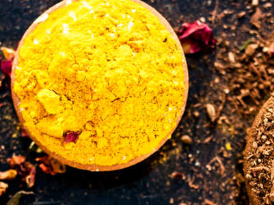 Turmeric-sugar scrub for spotless skin