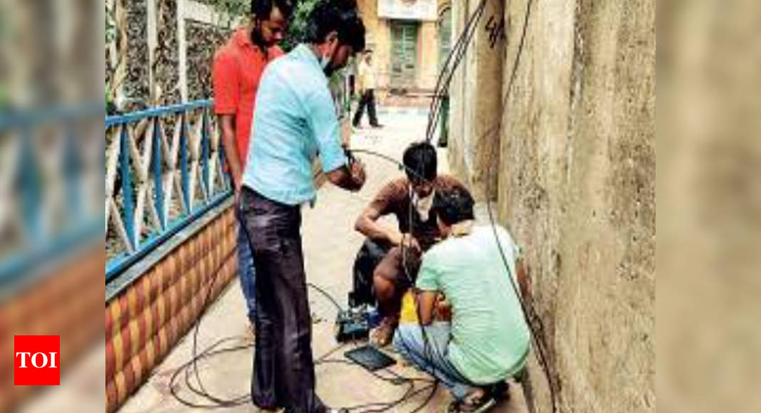 West Bengal: Cablemen plead for Covid warrior status