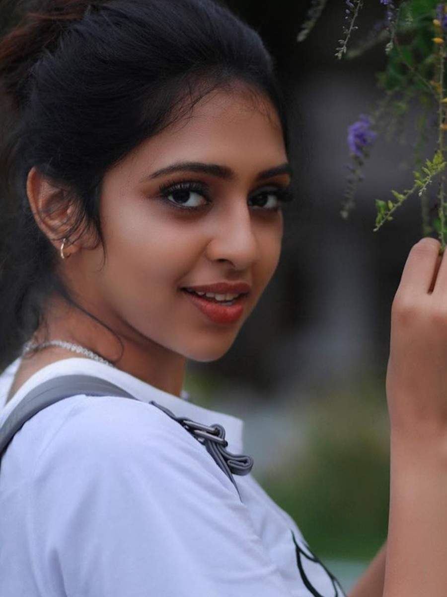 Lakshmi Menon's amazing pictures