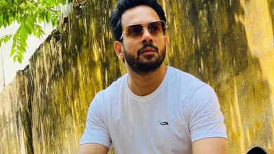 Bharath's strange workout with his kids grabs attention; watch here | Tamil  Movie News - Times of India