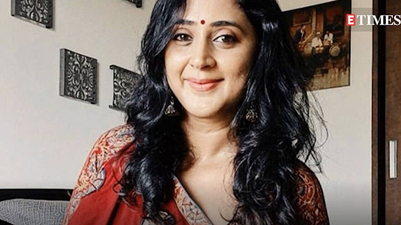 Watch: Kaniha gets nostalgic as she tunes into ‘Swapnangal Kannezhuthiya’  song!