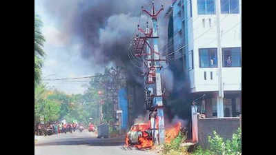 Chennai: 38-yr-old man gets trapped inside burning car, charred to death