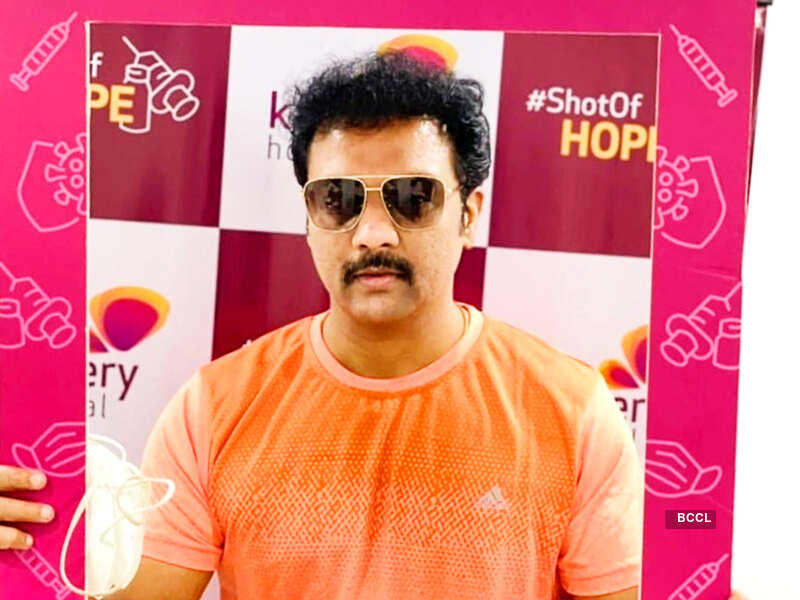 Actor-TV host Sanjeev Venkat takes the first jab of Covid-19 vaccine - Times of India