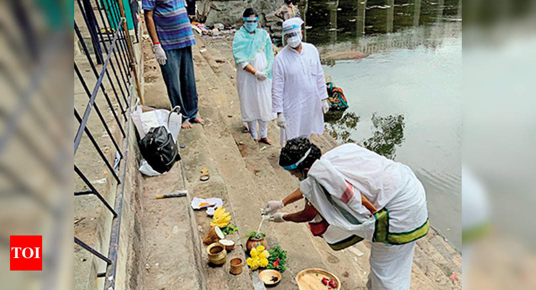 Muslim MP performs Brahmin prof’s last rites in K'taka