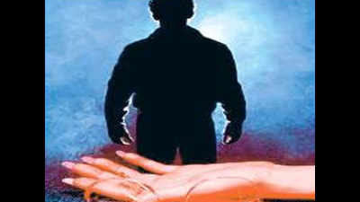 Lucknow: Man stabs wife after spat, flees