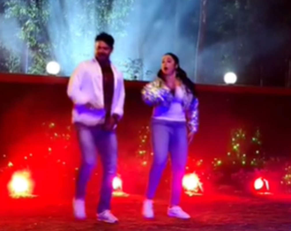 
Rani Chatterjee groves with Dev Singh on song ‘Duniya Jaye Bhaad Mein’, video goes viral
