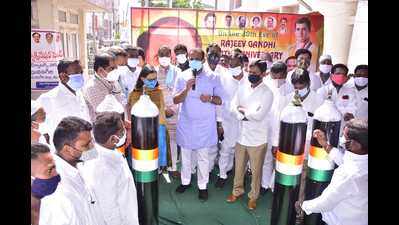Telangana: Oxygen cylinders, masks, medicines distributed to Covid patients on Rajiv Gandhi's death anniversary
