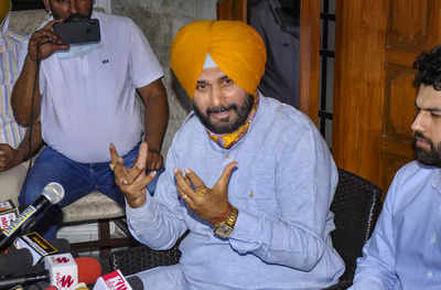 Navjot Sidhu dares Amarinder Singh to prove he wanted to switch sides