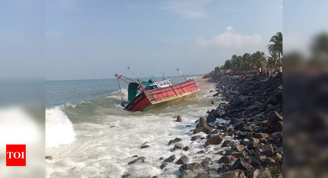 Karnataka: Deep-sea fishing boat capsizes