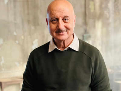 Anupam Kher is choked with emotions as he completes 37 years in Bollywood!