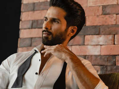 Shahid Kapoor looks sharp and classy as he treats fans with new pictures |  Hindi Movie News - Times of India