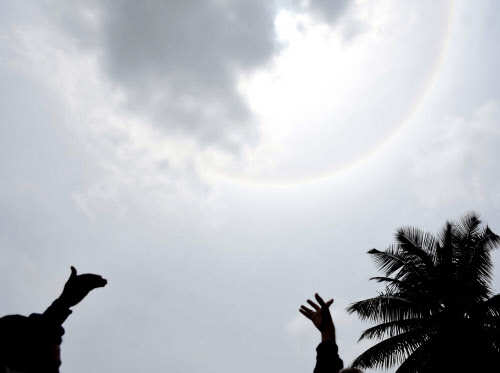 Sun Halo Unique Scenes Witnessed By Bengaluru Today Photo Viral What Is Sun  Halo