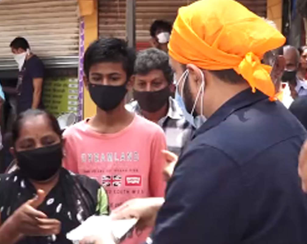 
Mika Singh, Vindu Dara and Bhoomi Trivedi distribute food to needy amid the COVID-19 pandemic
