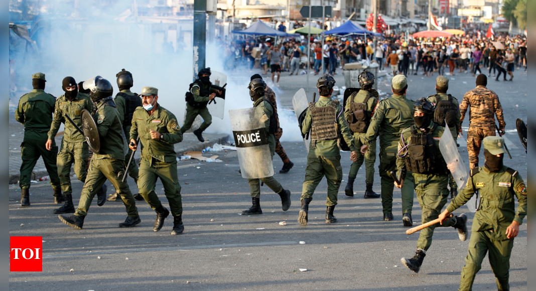 One killed as protesters scuffle with Iraqi security forces