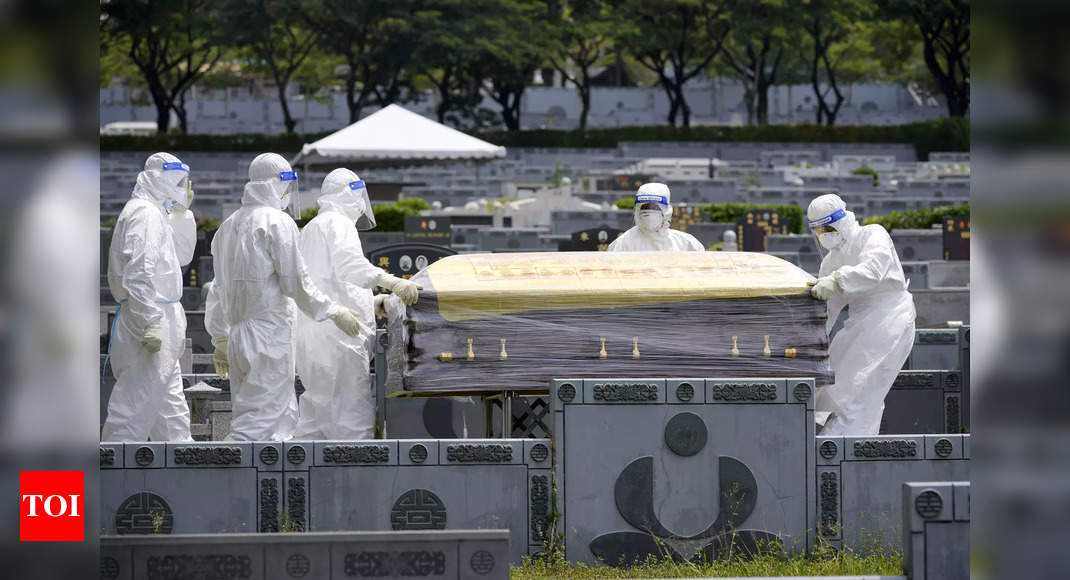 Malaysian cemeteries face coronavirus surge