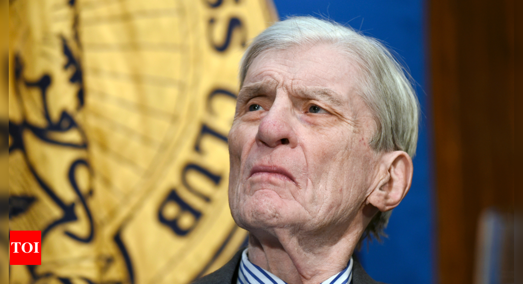 Former senator John Warner dies at 94