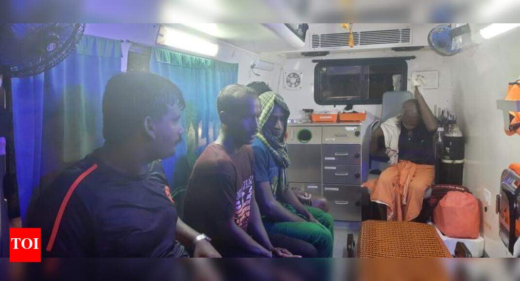 6 boats capsize off Vizhinjam, one fisherman dies, 2 missing