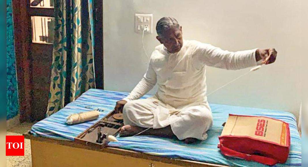 Charkha stops spinning as Covid claims Delhi Gandhian Musaddilal