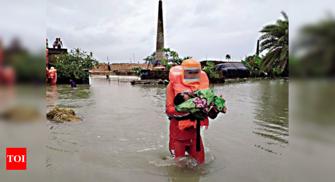 Heavy rain lashes Kerala, yellow alert in 11 districts