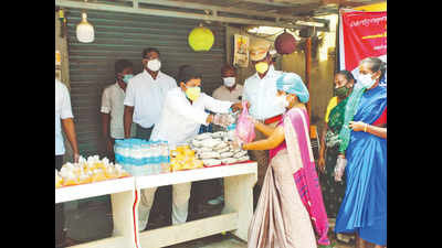 Couple offer free breakfast, lunch at Rs 5 to patients' kin