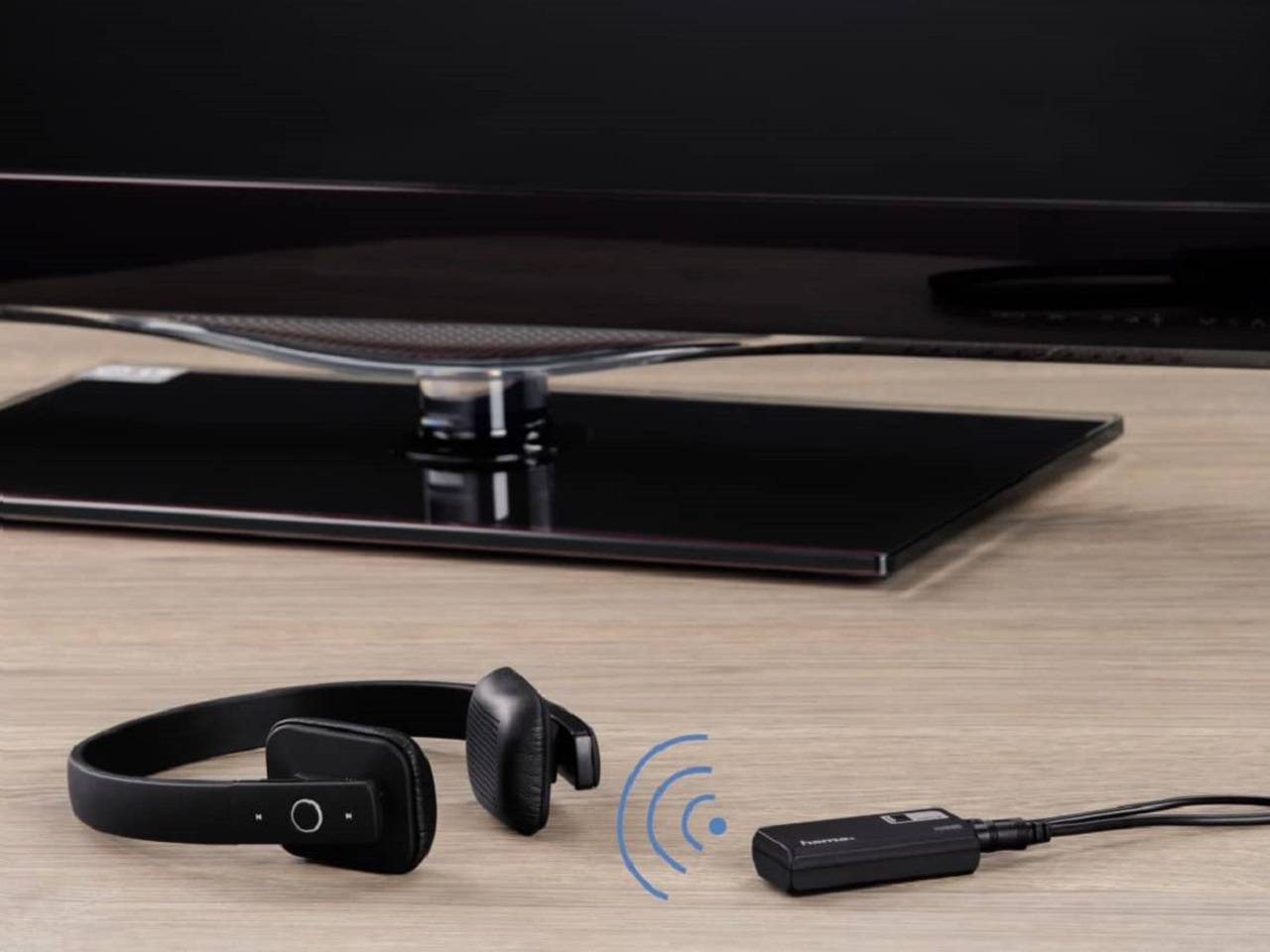 ingesteld Email vragen Bluetooth Transmitters To Connect Wireless Headphones And Speakers To Any  TV - Times of India