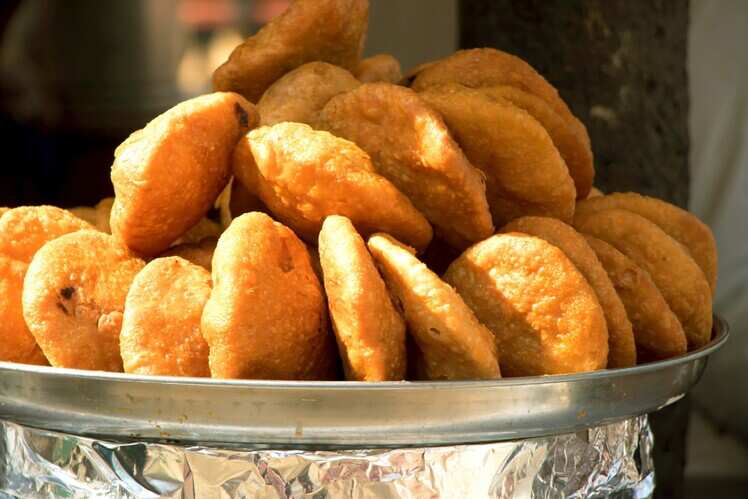 Pyaaz Kachori at Lala Mishtan