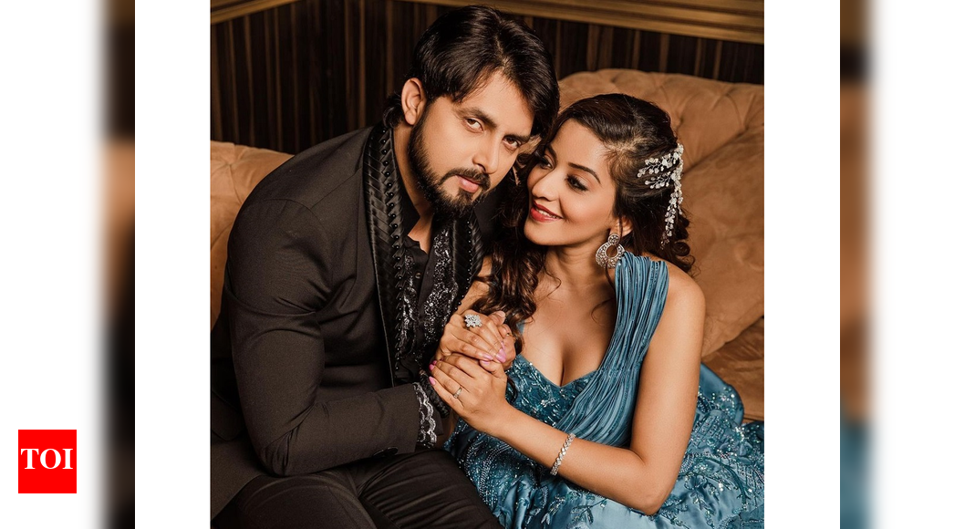 Monalisa shares a few adorable pics with husband Vikrant Singh Rajput ...