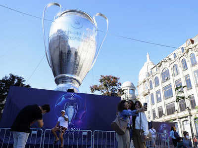 No COVID-19 bubbles for English fans in Porto for Champions League final