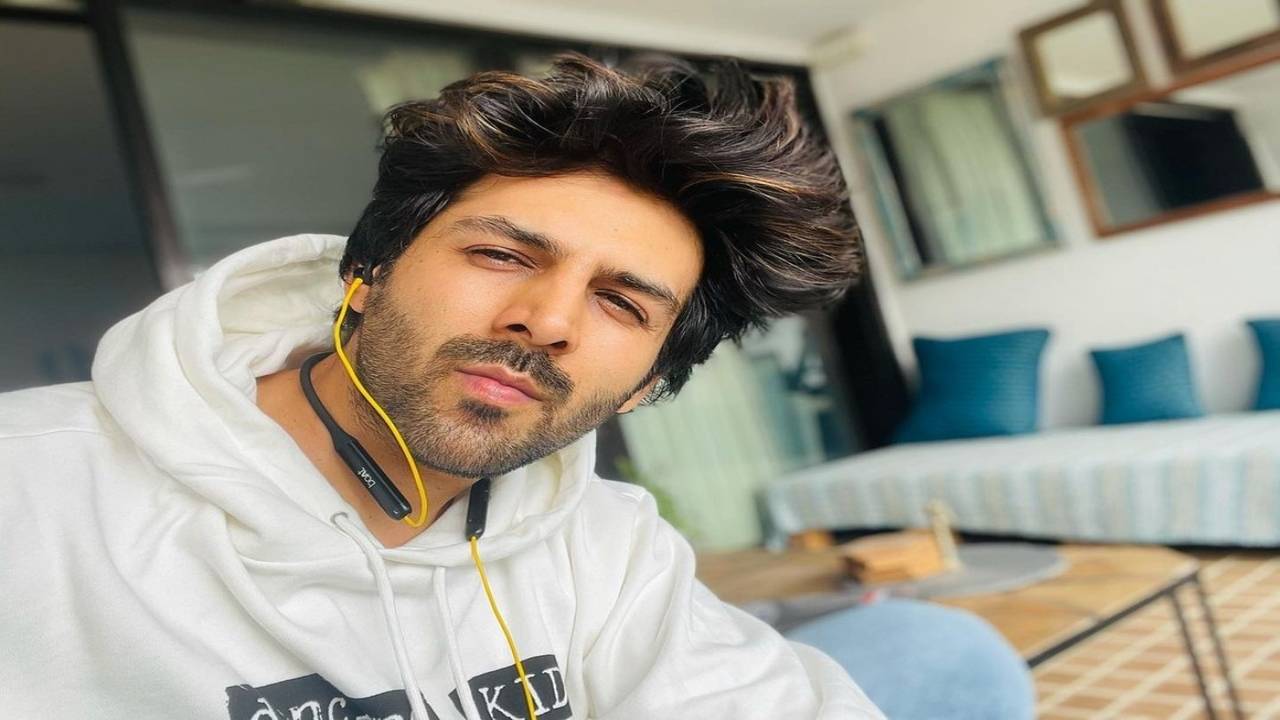 How tall is Kartik Aaryan? How did you judge that? - Quora