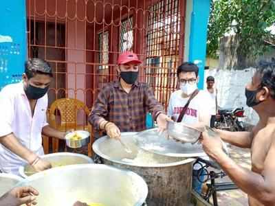 Bhaswar Chatterjee is helping feed the poor during the lockdown