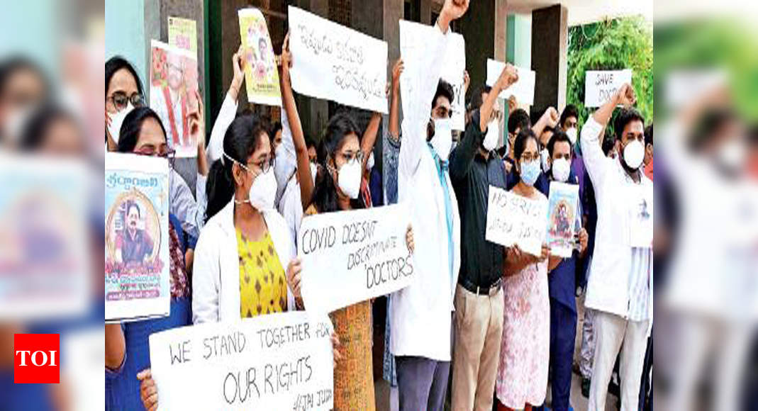 T'gana govt hikes pay, junior docs withdraw strike