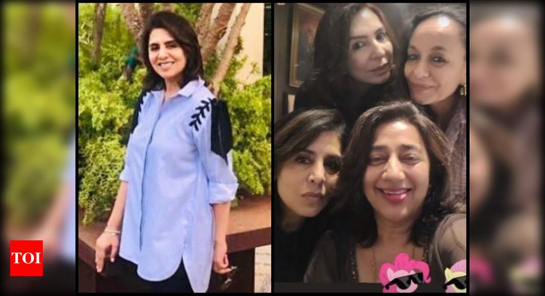 Pics: Neetu hangs out with Soni Razdan