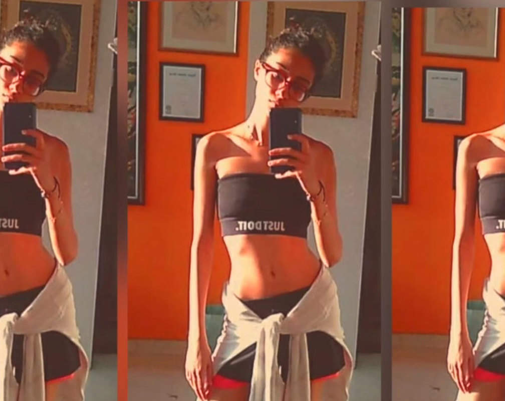 
Sushmita Sen’s daughter Renee flaunts her toned abs in this selfie
