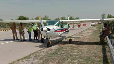Two-seater Cessna 152 makes emergency landing on Yamuna Expressway in Mathura