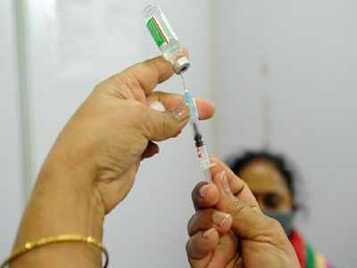 Uttar Pradesh vaccine goof-up: Health worker suspended, medical officer  transferred | Lucknow News - Times of India
