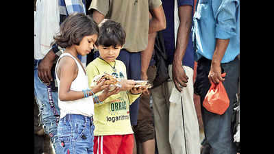 Delhi: Covid-hit family recovers, cooks & distributes food to homeless