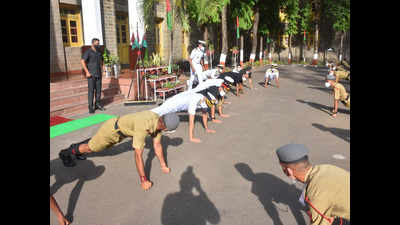 Navy chief takes on young guns in fitness display