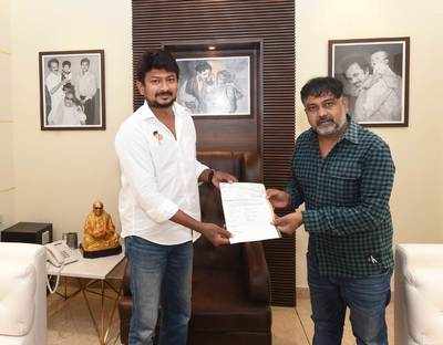 Director Lingusamy donates ₹10lakh to Chief Minister's Public Relief Fund