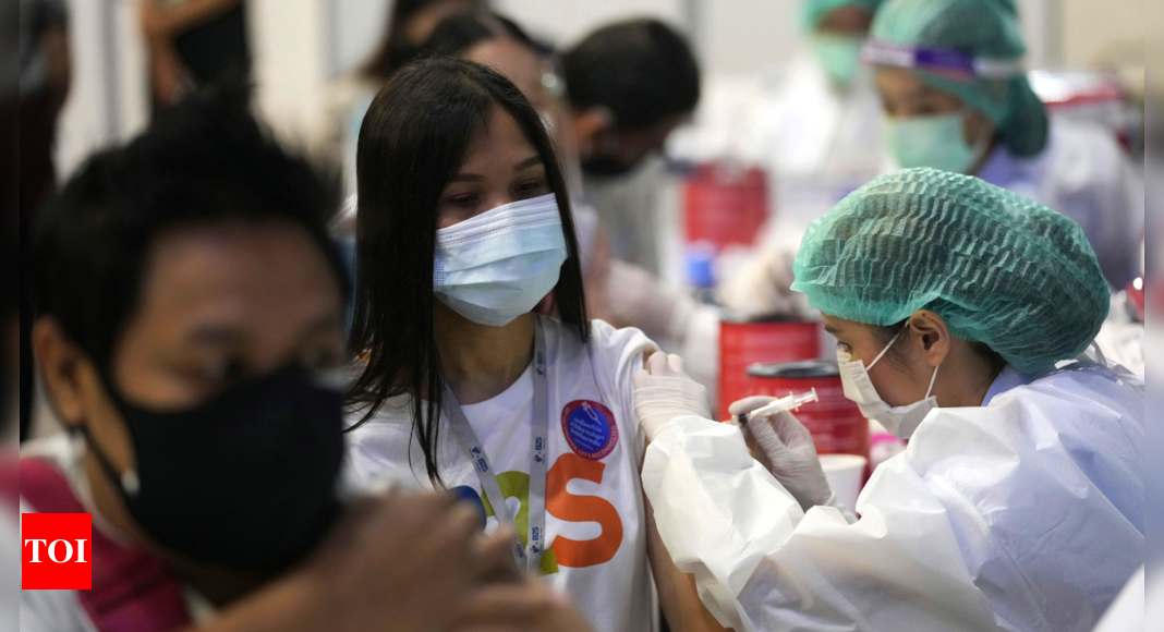 Thailand reports record virus cases; delays Bangkok easing