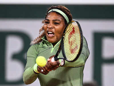 Serena Williams wins first French Open night match