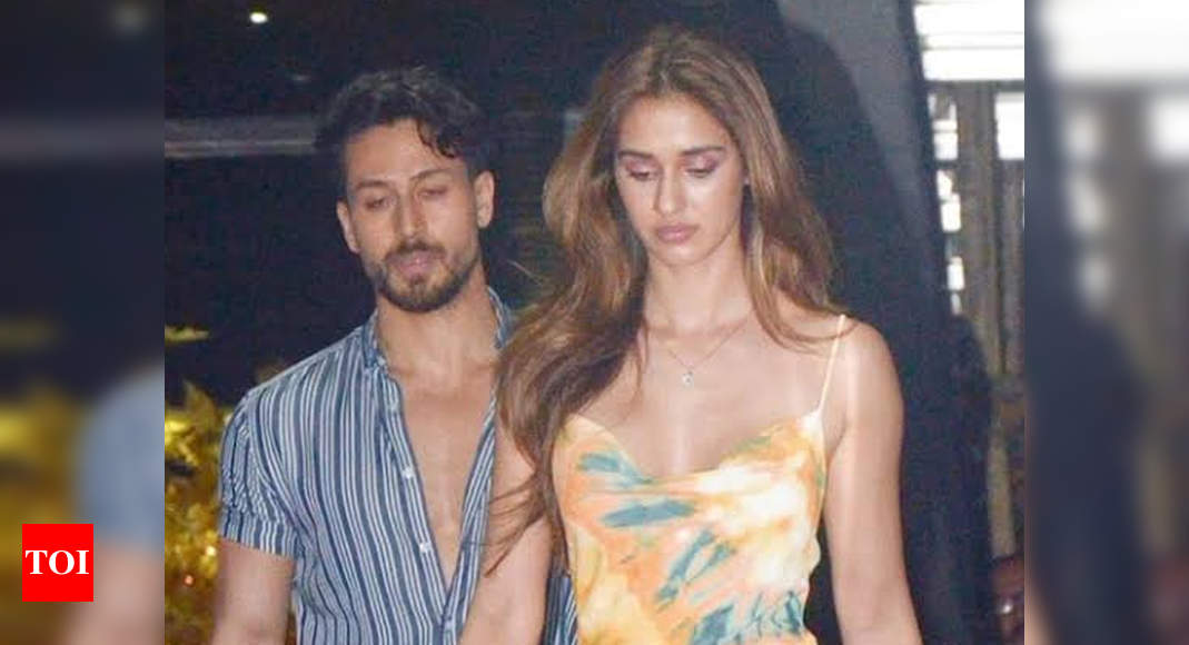 Disha Patani and Tiger Shroff pulled over by Mumbai Police during car drive – Times of India