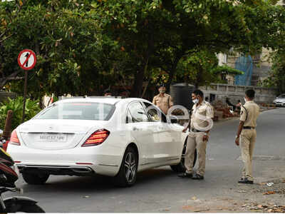 Disha Patani and Tiger Shroff pulled over by Mumbai Police during car drive  | Hindi Movie News - Times of India