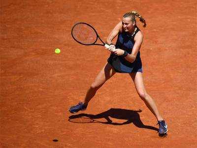 Ankle injury at press conference ends Kvitova's French Open