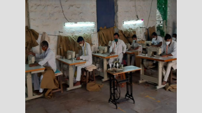 Karnataka: Vijayapura jail inmates produce carpets, blankets, masks