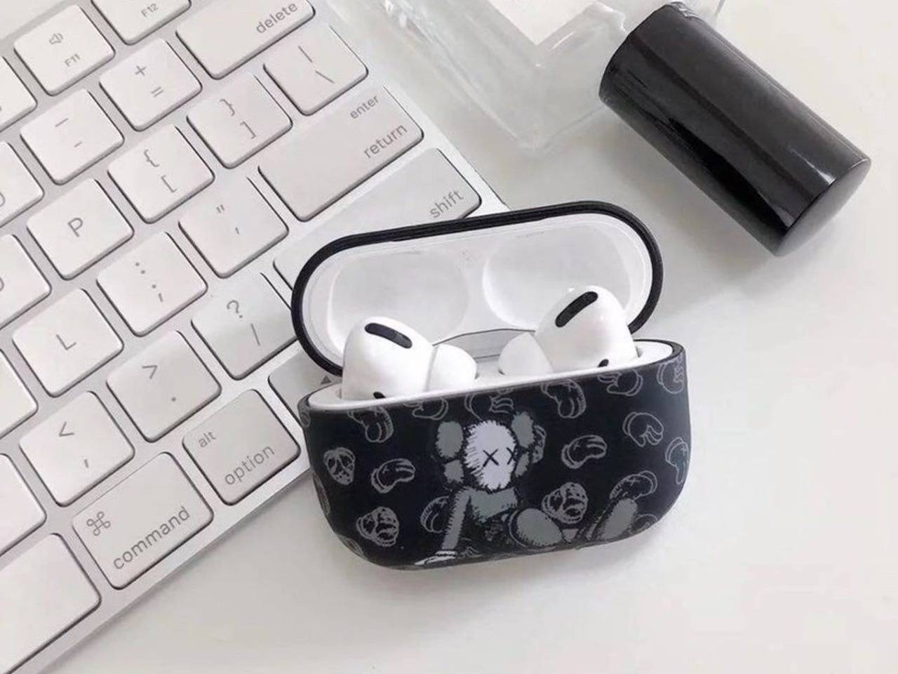 Foto position tvilling AirPods Pro Cases To Protect Your Device From Scratches And Scuffs - Times  of India
