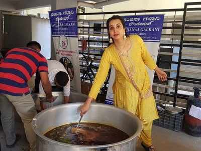 Sanjjanaa Galrani continues her Covid relief efforts
