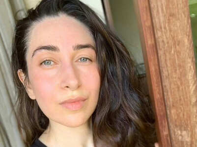 Karisma Kapoor shows off her age-defying looks in makeup-free selfie