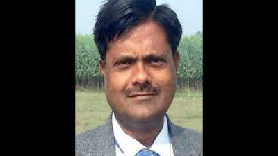 Niti Aayog chief praises Uttar Pradesh IAS officer for his effort to develop model villages