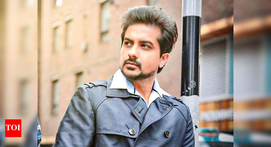 Pushkar Jog appreciates actors-technicians for shooting outside ...
